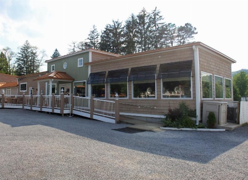 Lake Front Hotel image 16