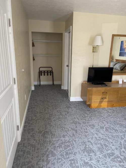 Lake Front Hotel image 21