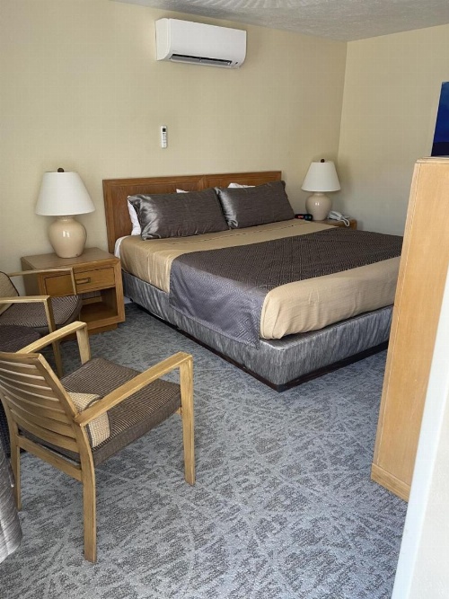 Lake Front Hotel image 23