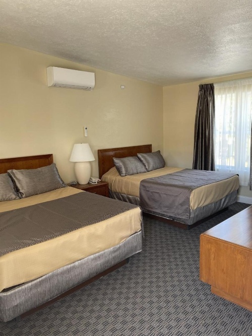 Lake Front Hotel image 3
