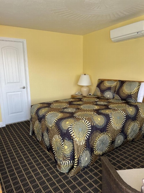 Lake Front Hotel image 37
