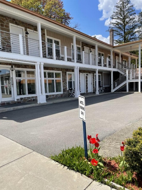 Lake Front Hotel image 8